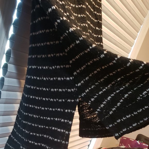 Elan Sweater - Super light/Super Cute - Picture 6 of 9